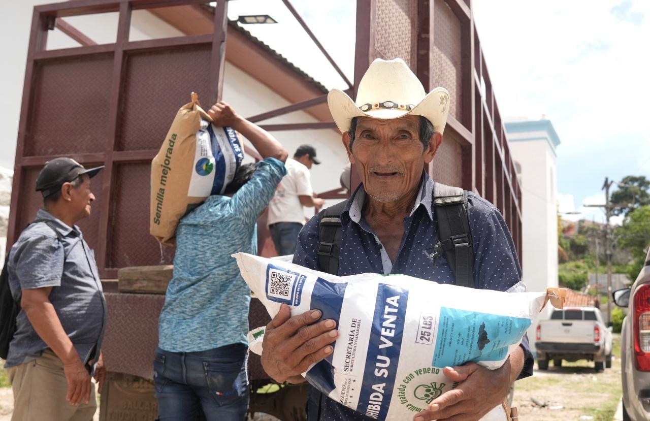 Refuerzan apoyo a productores
